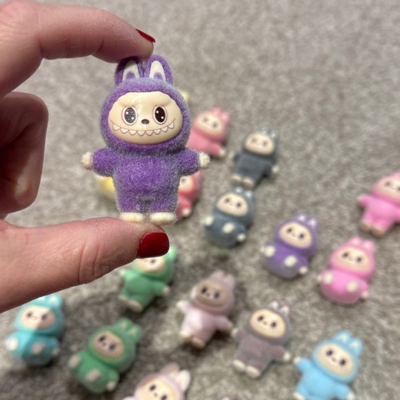 Colorful Labubu figurines - Picture 3 of 3